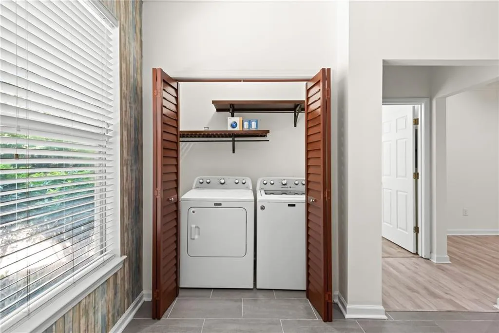 5559 Glenridge Drive Unit 1109, Sandy Springs, Georgia 30342, 2 Bedrooms Bedrooms, ,2 BathroomsBathrooms,Residential,Sold,5559 Glenridge Drive Unit 1109,7207660
