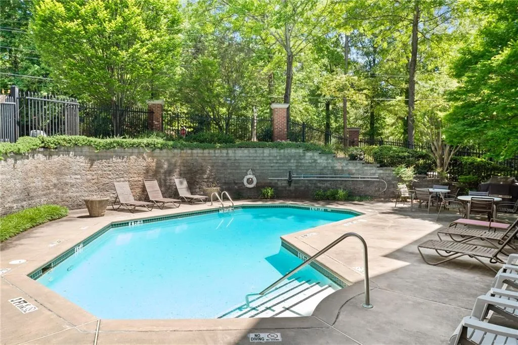 5559 Glenridge Drive Unit 1109, Sandy Springs, Georgia 30342, 2 Bedrooms Bedrooms, ,2 BathroomsBathrooms,Residential,Sold,5559 Glenridge Drive Unit 1109,7207660