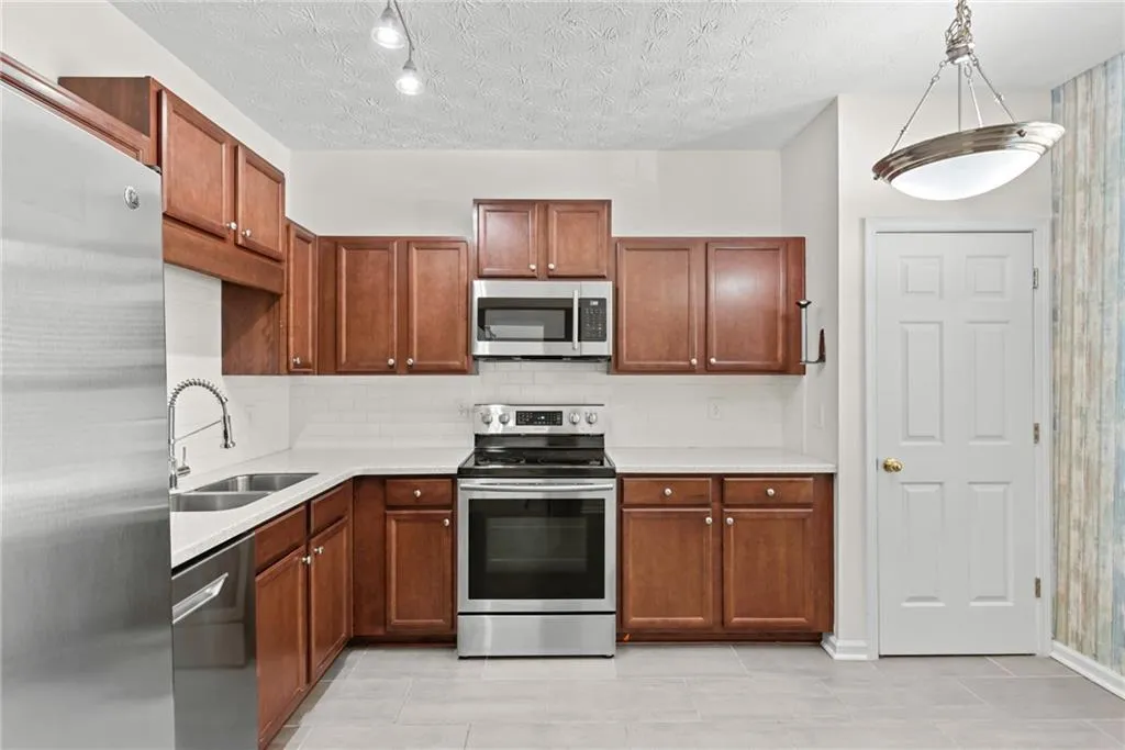 5559 Glenridge Drive Unit 1109, Sandy Springs, Georgia 30342, 2 Bedrooms Bedrooms, ,2 BathroomsBathrooms,Residential,Sold,5559 Glenridge Drive Unit 1109,7207660