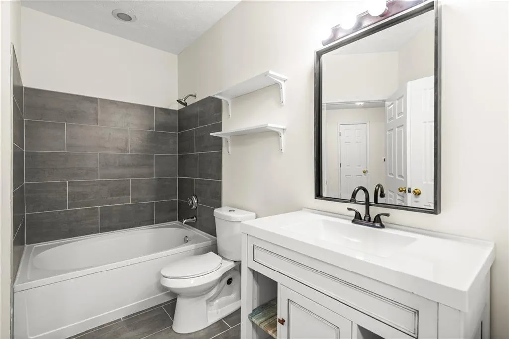 5559 Glenridge Drive Unit 1109, Sandy Springs, Georgia 30342, 2 Bedrooms Bedrooms, ,2 BathroomsBathrooms,Residential,Sold,5559 Glenridge Drive Unit 1109,7207660