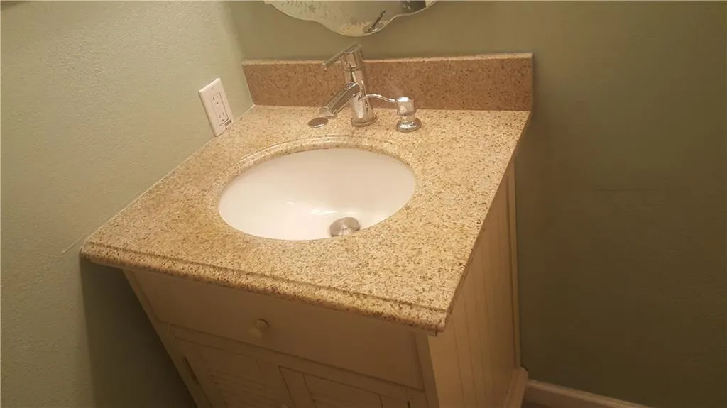 5141 Roswell Road Unit 4, Sandy Springs, Georgia 30342, 2 Bedrooms Bedrooms, ,1 BathroomBathrooms,Residential,Sold,5141 Roswell Road Unit 4,6072701