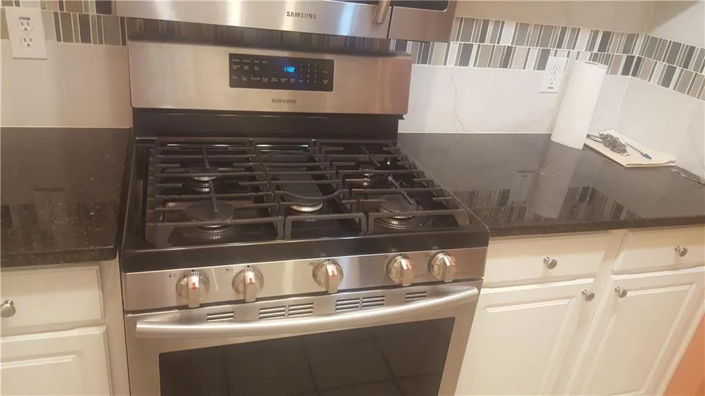 5141 Roswell Road Unit 4, Sandy Springs, Georgia 30342, 2 Bedrooms Bedrooms, ,1 BathroomBathrooms,Residential,Sold,5141 Roswell Road Unit 4,6072701