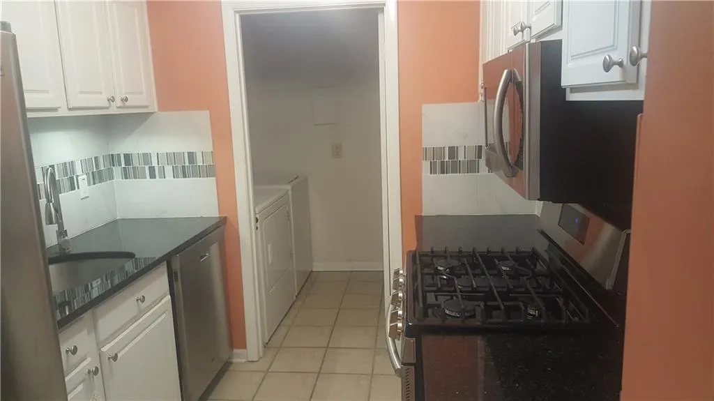 5141 Roswell Road Unit 4, Sandy Springs, Georgia 30342, 2 Bedrooms Bedrooms, ,1 BathroomBathrooms,Residential,Sold,5141 Roswell Road Unit 4,6072701