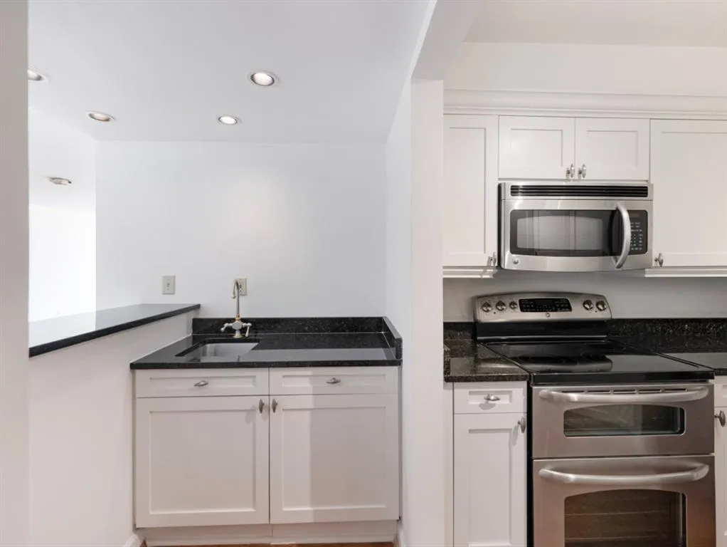 2870 Pharr Court South Nw Unit 1405, Atlanta, Georgia 30305, 2 Bedrooms Bedrooms, ,2 BathroomsBathrooms,Residential,For Sale,2870 Pharr Court South Nw Unit 1405,7585330