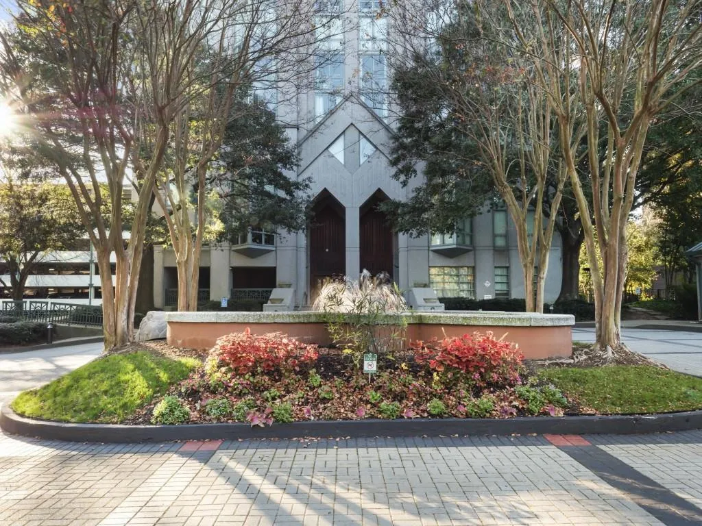 2870 Pharr Court South Nw Unit 1405, Atlanta, Georgia 30305, 2 Bedrooms Bedrooms, ,2 BathroomsBathrooms,Residential,For Sale,2870 Pharr Court South Nw Unit 1405,7585330