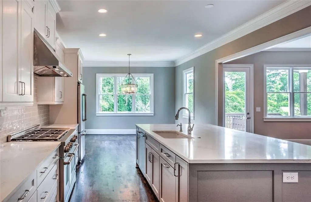 2566 Ashford Road Ne, Brookhaven, Georgia 30319, 5 Bedrooms Bedrooms, ,4 BathroomsBathrooms,Residential,Sold,2566 Ashford Road Ne,6011800