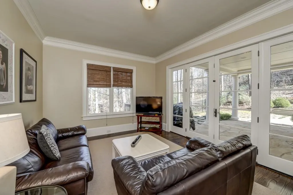 692 Londonberry Road Nw, Atlanta, Georgia 30327, 6 Bedrooms Bedrooms, ,6 BathroomsBathrooms,Residential,Sold,692 Londonberry Road Nw,5809675