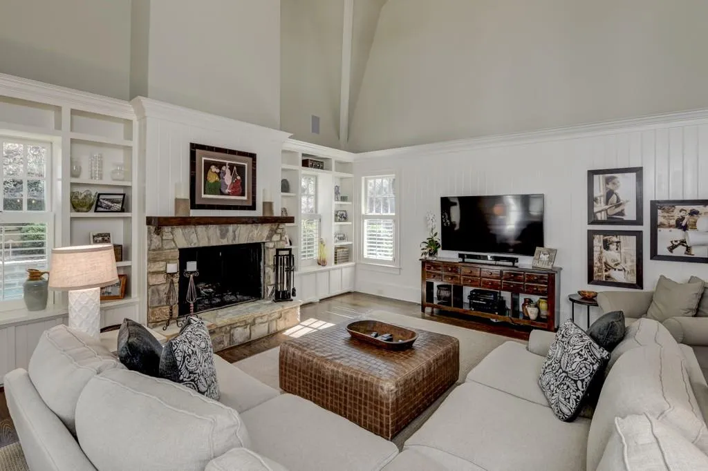 692 Londonberry Road Nw, Atlanta, Georgia 30327, 6 Bedrooms Bedrooms, ,6 BathroomsBathrooms,Residential,Sold,692 Londonberry Road Nw,5809675