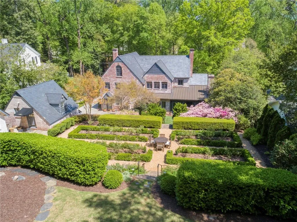 2648 Rivers Road Nw, Atlanta, Georgia 30305, 5 Bedrooms Bedrooms, ,4 BathroomsBathrooms,Residential,For Sale,2648 Rivers Road Nw,7560677