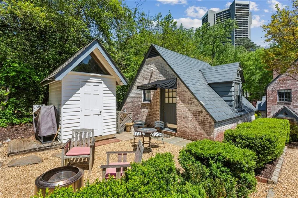 2648 Rivers Road Nw, Atlanta, Georgia 30305, 5 Bedrooms Bedrooms, ,4 BathroomsBathrooms,Residential,For Sale,2648 Rivers Road Nw,7560677