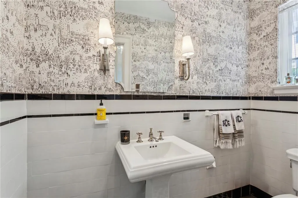 2648 Rivers Road Nw, Atlanta, Georgia 30305, 5 Bedrooms Bedrooms, ,4 BathroomsBathrooms,Residential,For Sale,2648 Rivers Road Nw,7560677