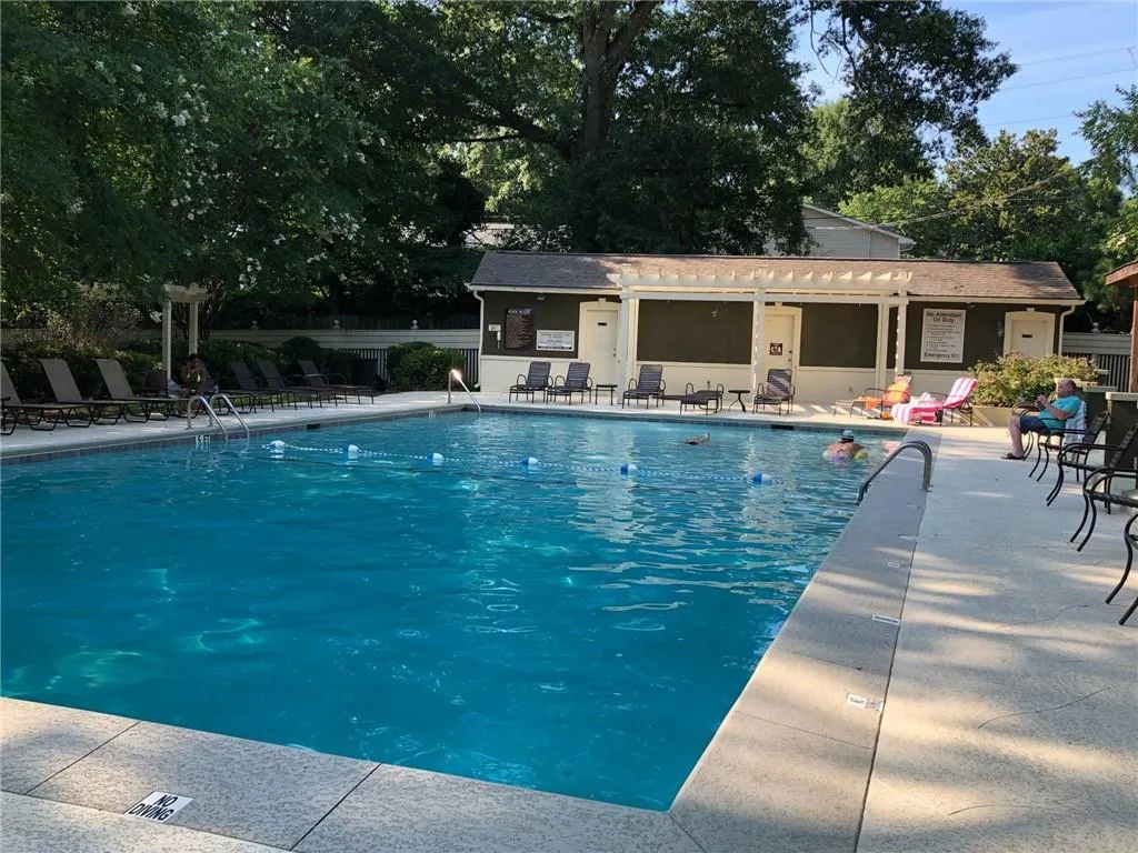 6900 Roswell Road Unit Q1, Sandy Springs, Georgia 30328, 2 Bedrooms Bedrooms, ,2 BathroomsBathrooms,Residential,Sold,6900 Roswell Road Unit Q1,6575788