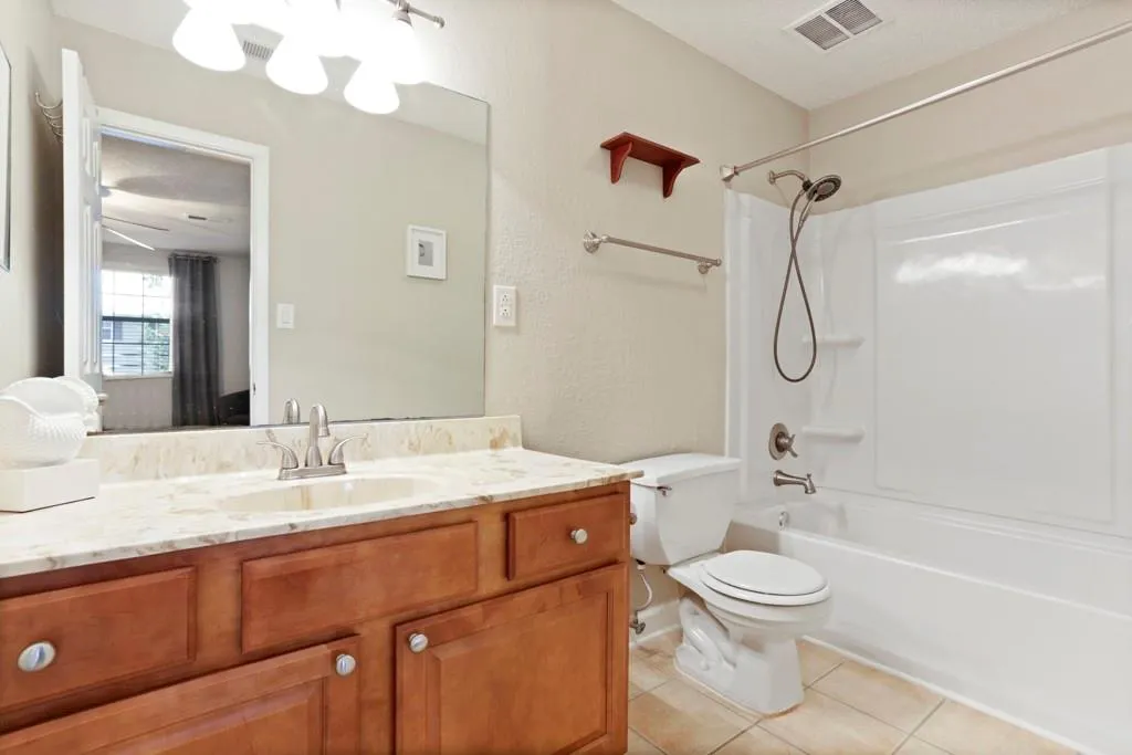 6900 Roswell Road Unit Q1, Sandy Springs, Georgia 30328, 2 Bedrooms Bedrooms, ,2 BathroomsBathrooms,Residential,Sold,6900 Roswell Road Unit Q1,6575788