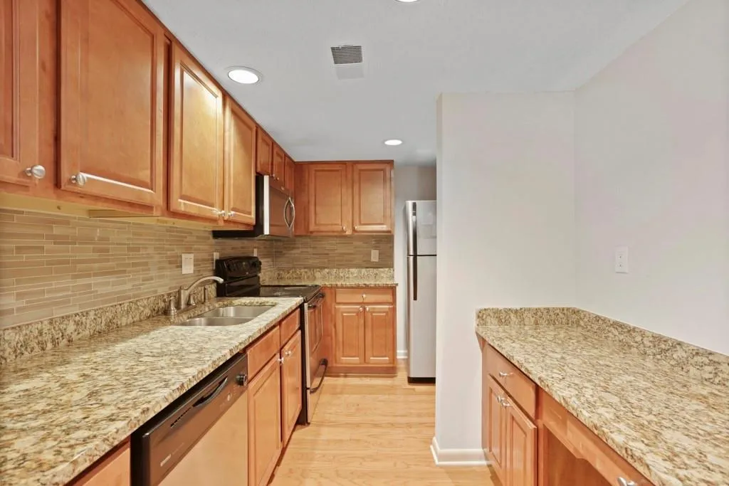 6900 Roswell Road Unit Q1, Sandy Springs, Georgia 30328, 2 Bedrooms Bedrooms, ,2 BathroomsBathrooms,Residential,Sold,6900 Roswell Road Unit Q1,6575788