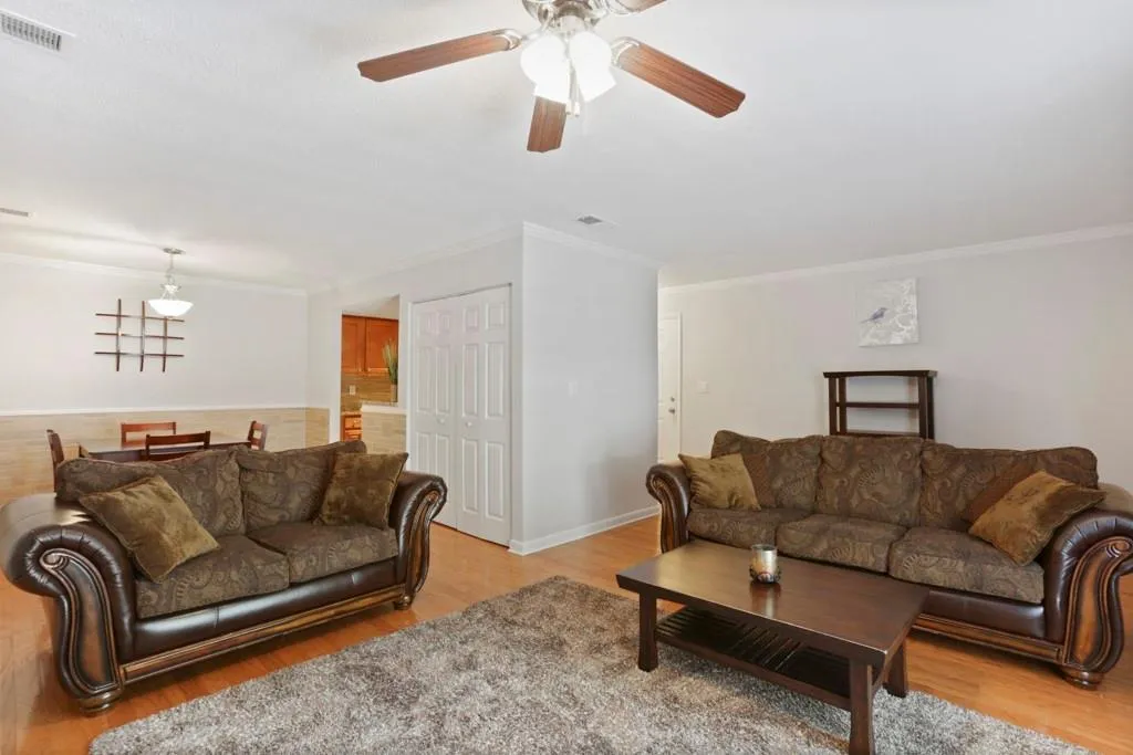 6900 Roswell Road Unit Q1, Sandy Springs, Georgia 30328, 2 Bedrooms Bedrooms, ,2 BathroomsBathrooms,Residential,Sold,6900 Roswell Road Unit Q1,6575788