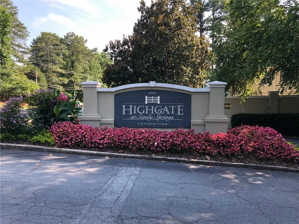 6900 Roswell Road Unit Q1, Sandy Springs, Georgia 30328, 2 Bedrooms Bedrooms, ,2 BathroomsBathrooms,Residential,Sold,6900 Roswell Road Unit Q1,6575788