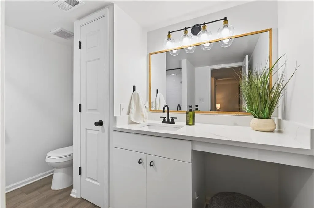 710 Garden Court, Atlanta, Georgia 30328, 2 Bedrooms Bedrooms, ,2 BathroomsBathrooms,Residential,Sold,710 Garden Court,7692193