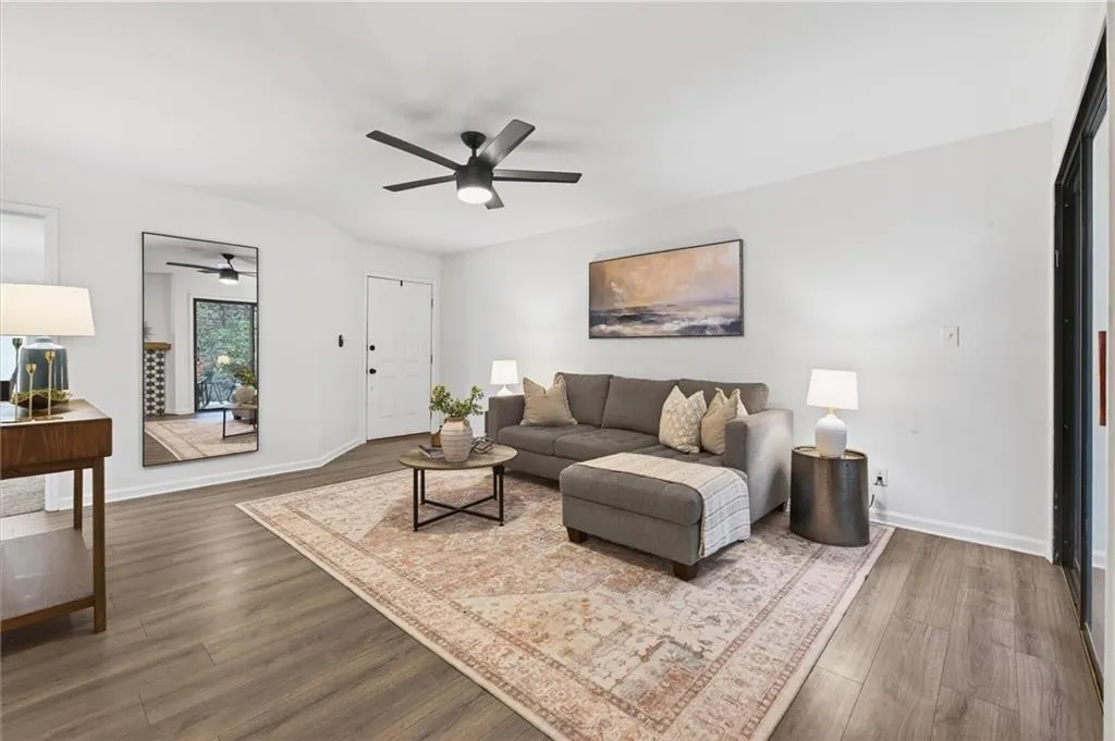 710 Garden Court, Atlanta, Georgia 30328, 2 Bedrooms Bedrooms, ,2 BathroomsBathrooms,Residential,For Sale,710 Garden Court,7692193
