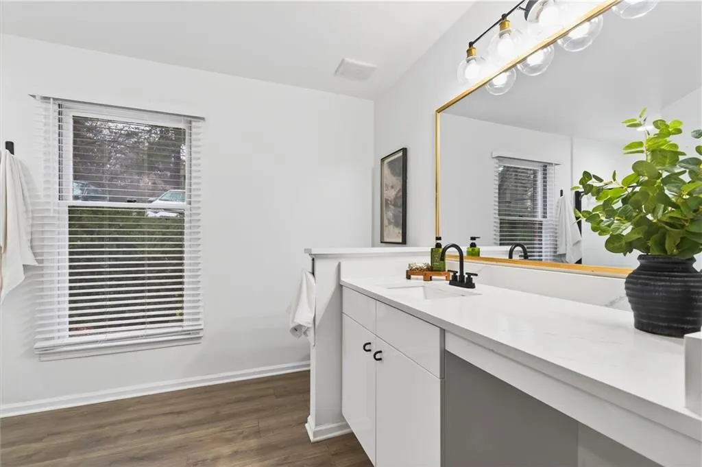 710 Garden Court, Atlanta, Georgia 30328, 2 Bedrooms Bedrooms, ,2 BathroomsBathrooms,Residential,Sold,710 Garden Court,7692193