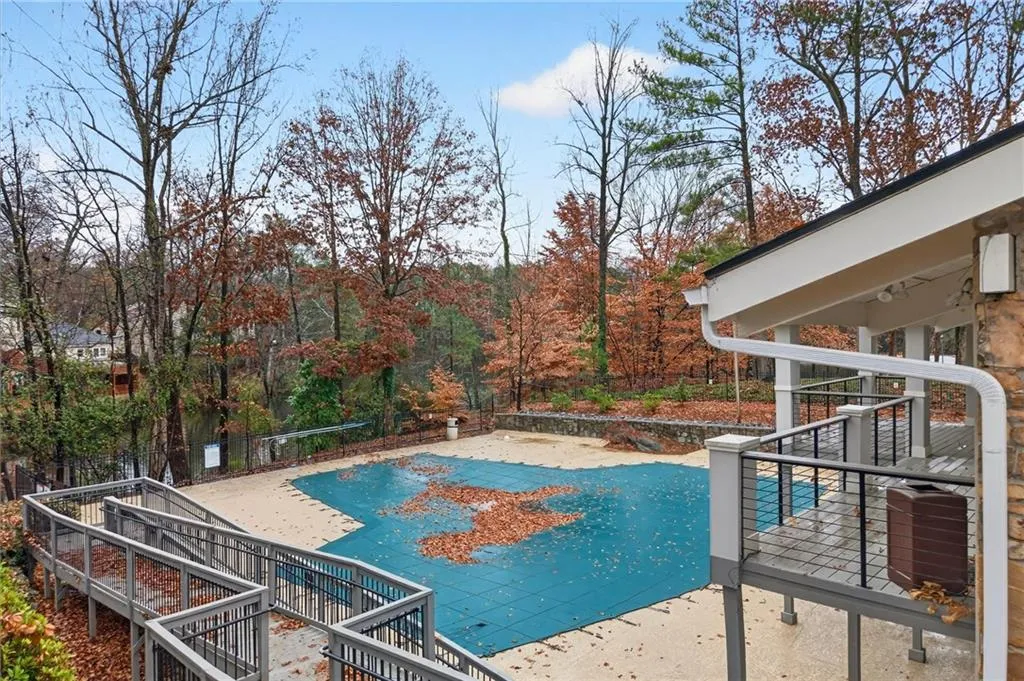 710 Garden Court, Atlanta, Georgia 30328, 2 Bedrooms Bedrooms, ,2 BathroomsBathrooms,Residential,For Sale,710 Garden Court,7692193