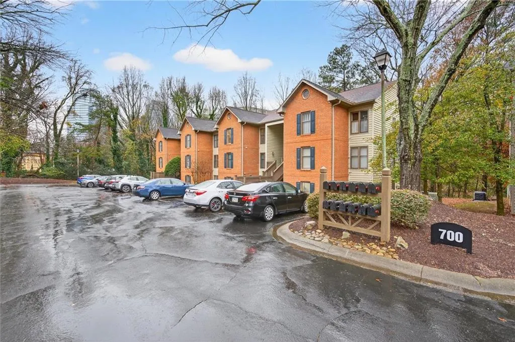 710 Garden Court, Atlanta, Georgia 30328, 2 Bedrooms Bedrooms, ,2 BathroomsBathrooms,Residential,For Sale,710 Garden Court,7692193