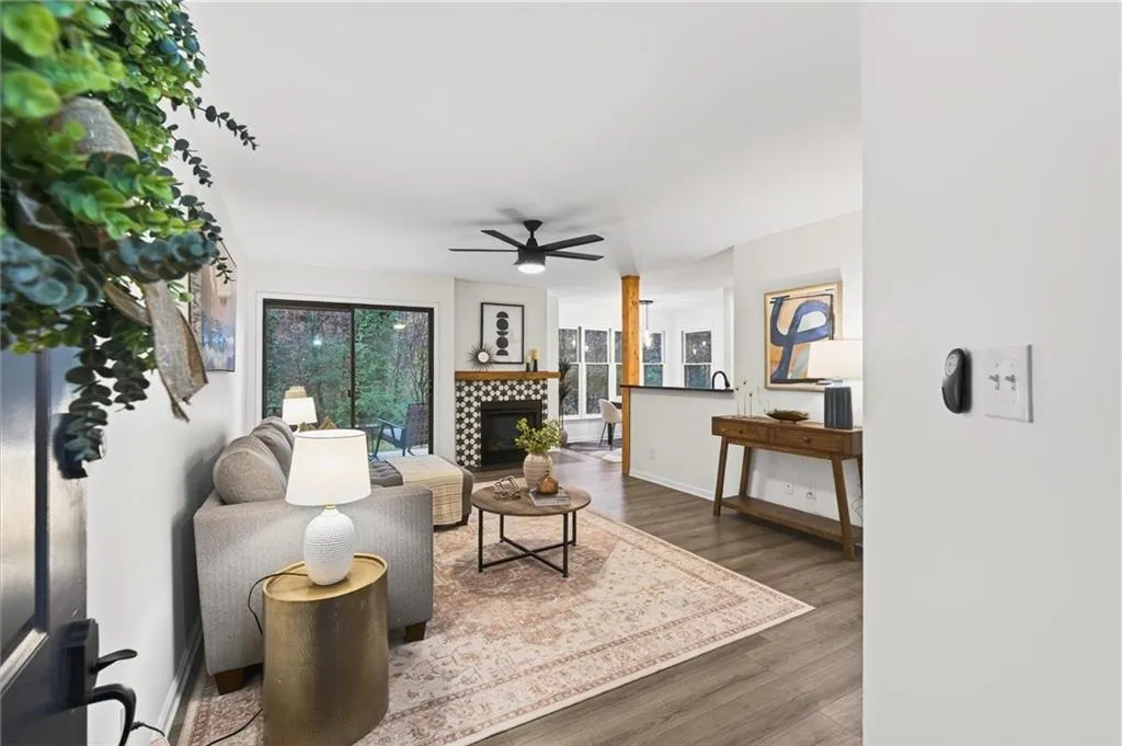 710 Garden Court, Atlanta, Georgia 30328, 2 Bedrooms Bedrooms, ,2 BathroomsBathrooms,Residential,For Sale,710 Garden Court,7692193