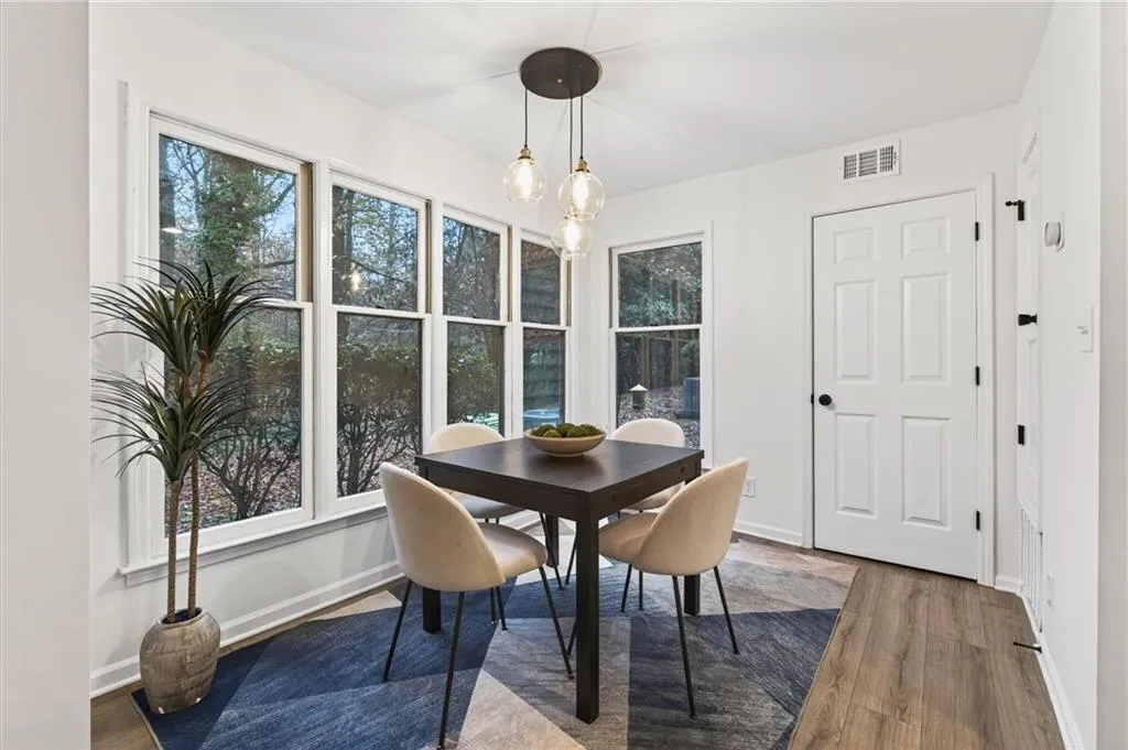 710 Garden Court, Atlanta, Georgia 30328, 2 Bedrooms Bedrooms, ,2 BathroomsBathrooms,Residential,For Sale,710 Garden Court,7692193