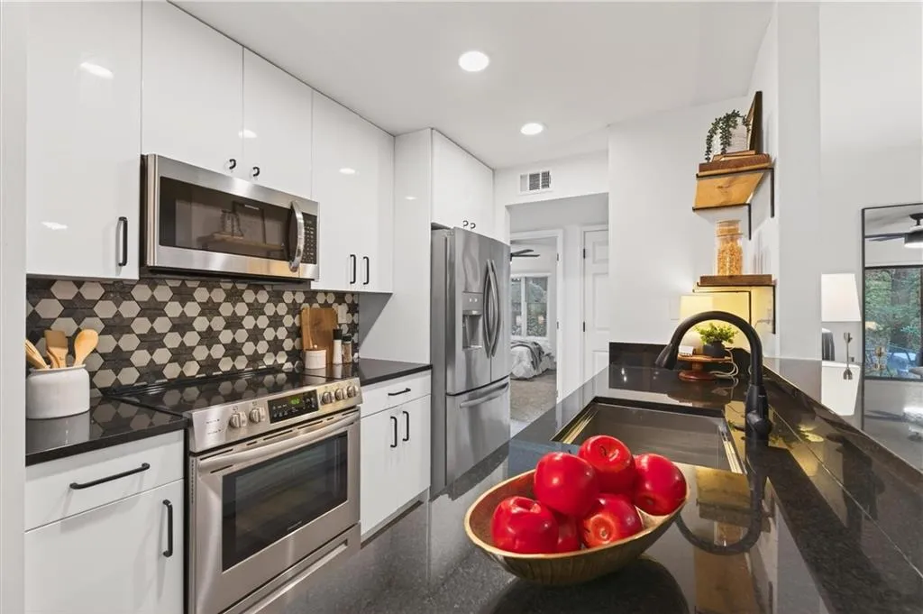 710 Garden Court, Atlanta, Georgia 30328, 2 Bedrooms Bedrooms, ,2 BathroomsBathrooms,Residential,For Sale,710 Garden Court,7692193