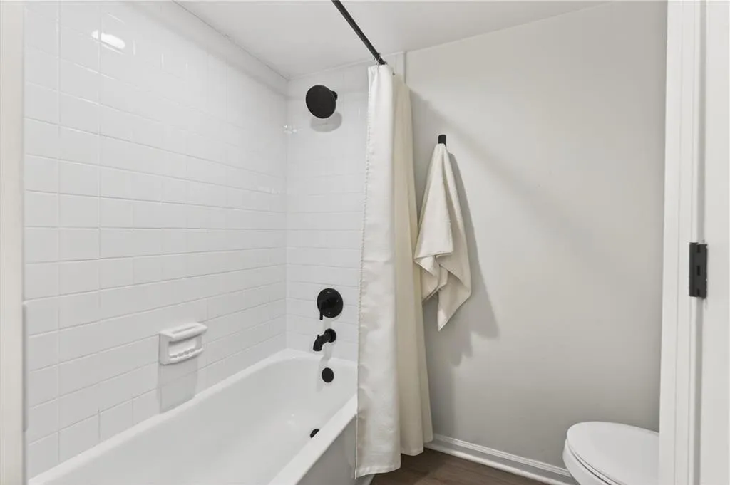 710 Garden Court, Atlanta, Georgia 30328, 2 Bedrooms Bedrooms, ,2 BathroomsBathrooms,Residential,For Sale,710 Garden Court,7692193