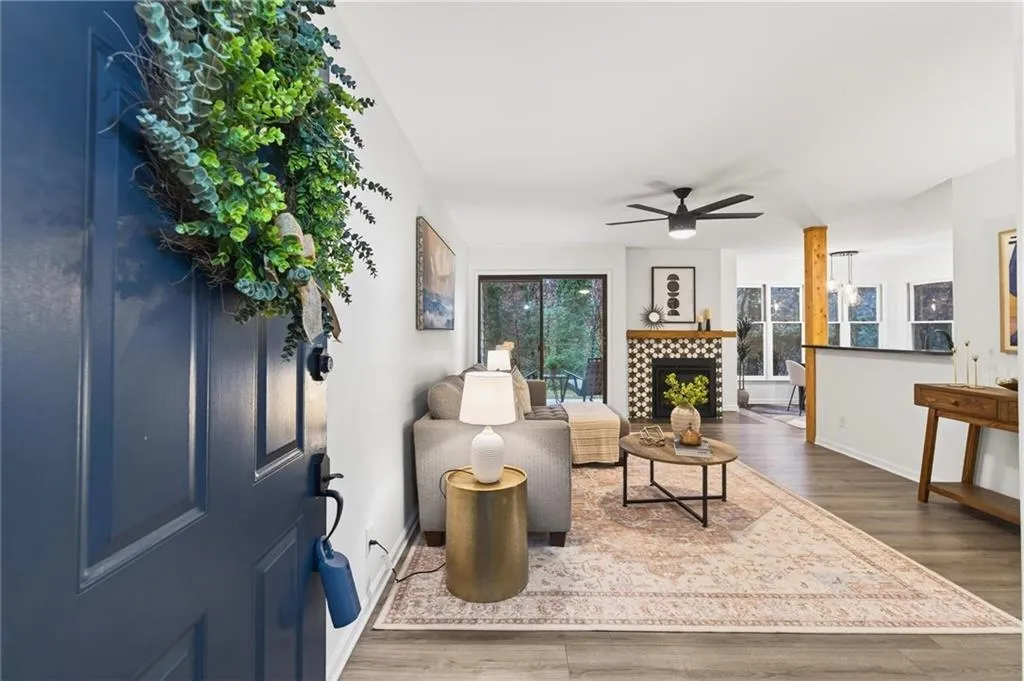 710 Garden Court, Atlanta, Georgia 30328, 2 Bedrooms Bedrooms, ,2 BathroomsBathrooms,Residential,For Sale,710 Garden Court,7692193
