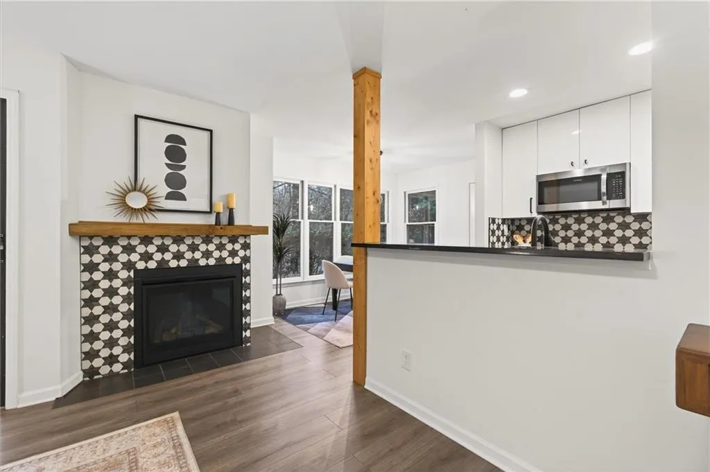 710 Garden Court, Atlanta, Georgia 30328, 2 Bedrooms Bedrooms, ,2 BathroomsBathrooms,Residential,For Sale,710 Garden Court,7692193