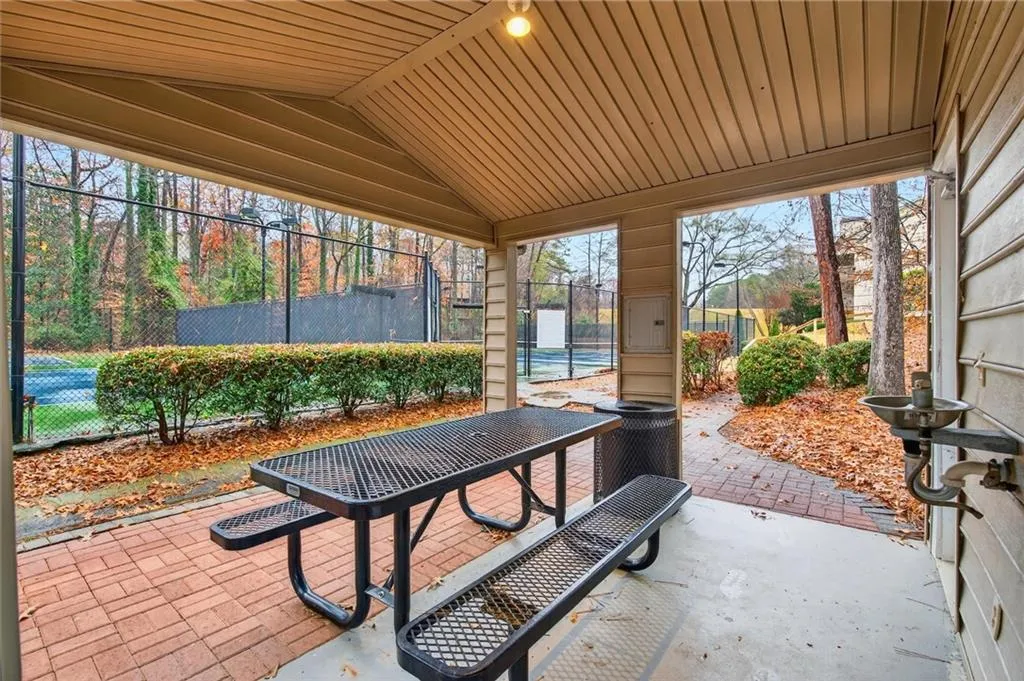 710 Garden Court, Atlanta, Georgia 30328, 2 Bedrooms Bedrooms, ,2 BathroomsBathrooms,Residential,For Sale,710 Garden Court,7692193