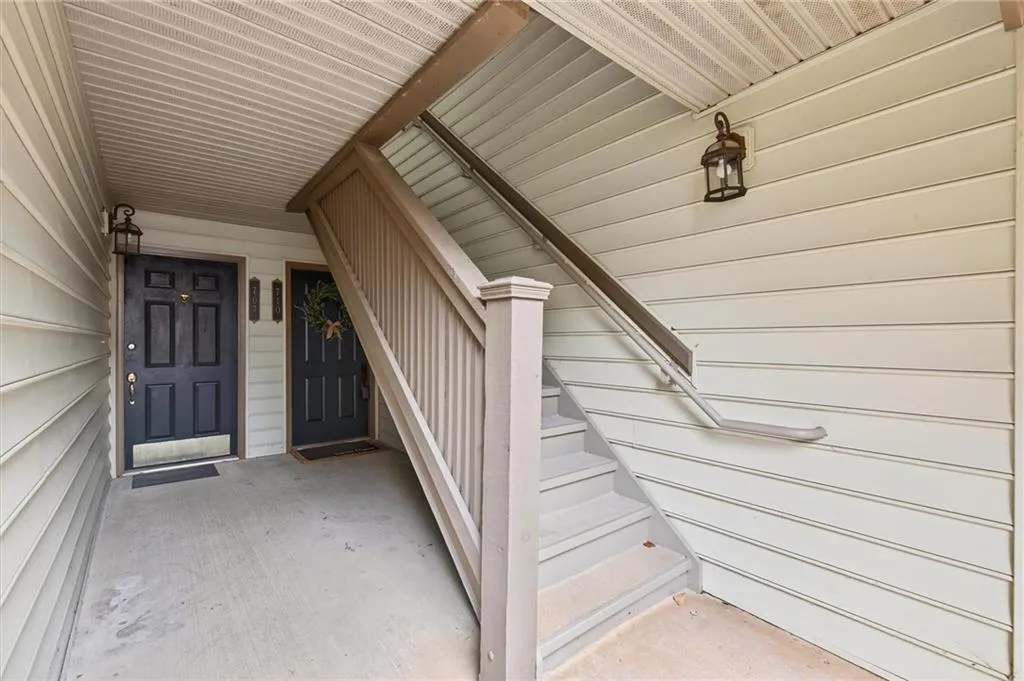 710 Garden Court, Atlanta, Georgia 30328, 2 Bedrooms Bedrooms, ,2 BathroomsBathrooms,Residential,For Sale,710 Garden Court,7692193