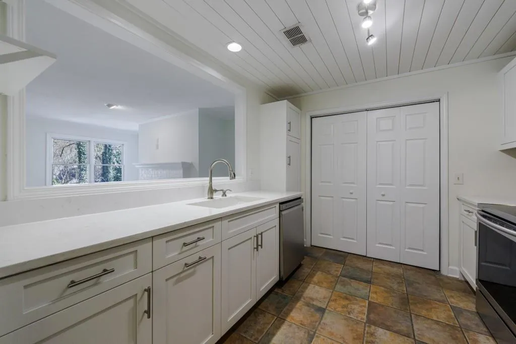 610 Abingdon Way, Atlanta, Georgia 30328, 2 Bedrooms Bedrooms, ,2 BathroomsBathrooms,Residential,Sold,610 Abingdon Way,7357510