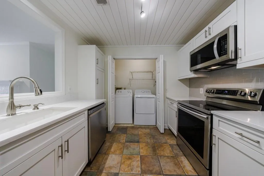 610 Abingdon Way, Atlanta, Georgia 30328, 2 Bedrooms Bedrooms, ,2 BathroomsBathrooms,Residential,Sold,610 Abingdon Way,7357510