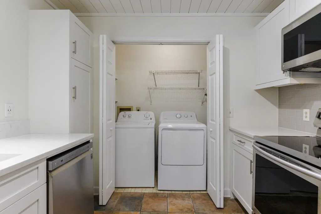 610 Abingdon Way, Atlanta, Georgia 30328, 2 Bedrooms Bedrooms, ,2 BathroomsBathrooms,Residential,Sold,610 Abingdon Way,7357510