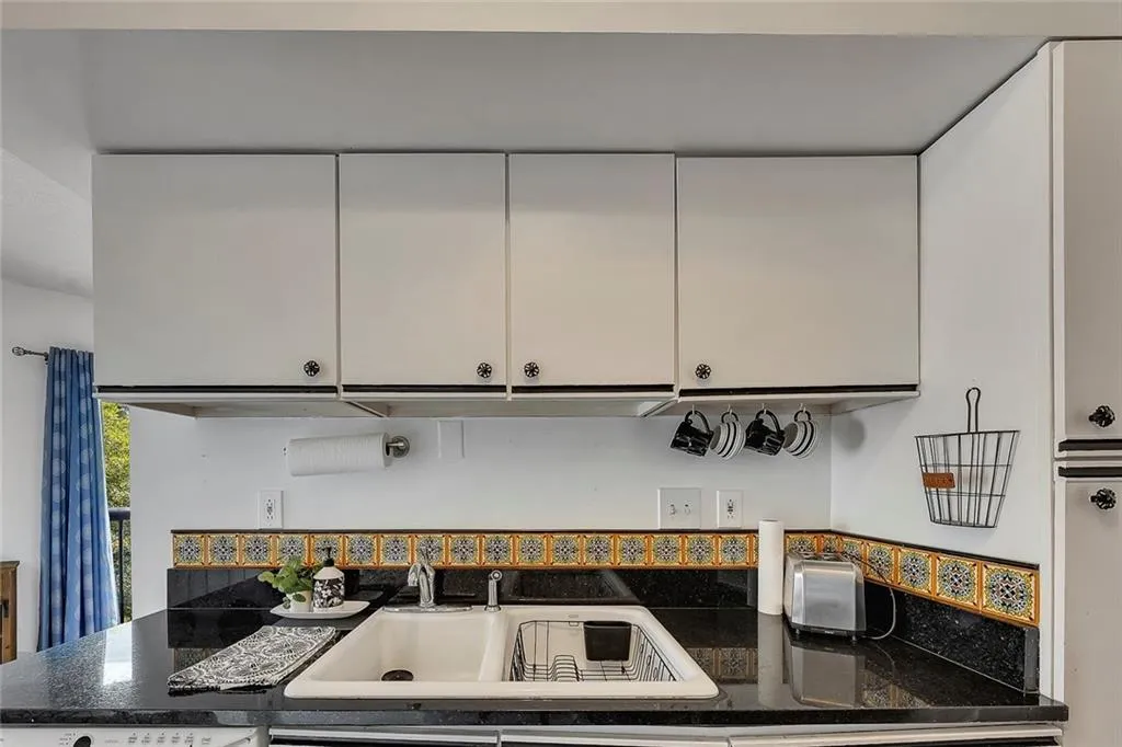 1 Biscayne Drive Nw Unit 302, Atlanta, Georgia 30309, 1 Bedroom Bedrooms, 0 ,1 BathroomBathrooms,Residential,For Sale,1 Biscayne Drive Nw Unit 302,7712016