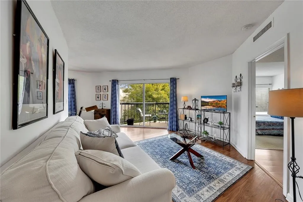 1 Biscayne Drive Nw Unit 302, Atlanta, Georgia 30309, 1 Bedroom Bedrooms, 0 ,1 BathroomBathrooms,Residential,For Sale,1 Biscayne Drive Nw Unit 302,7712016