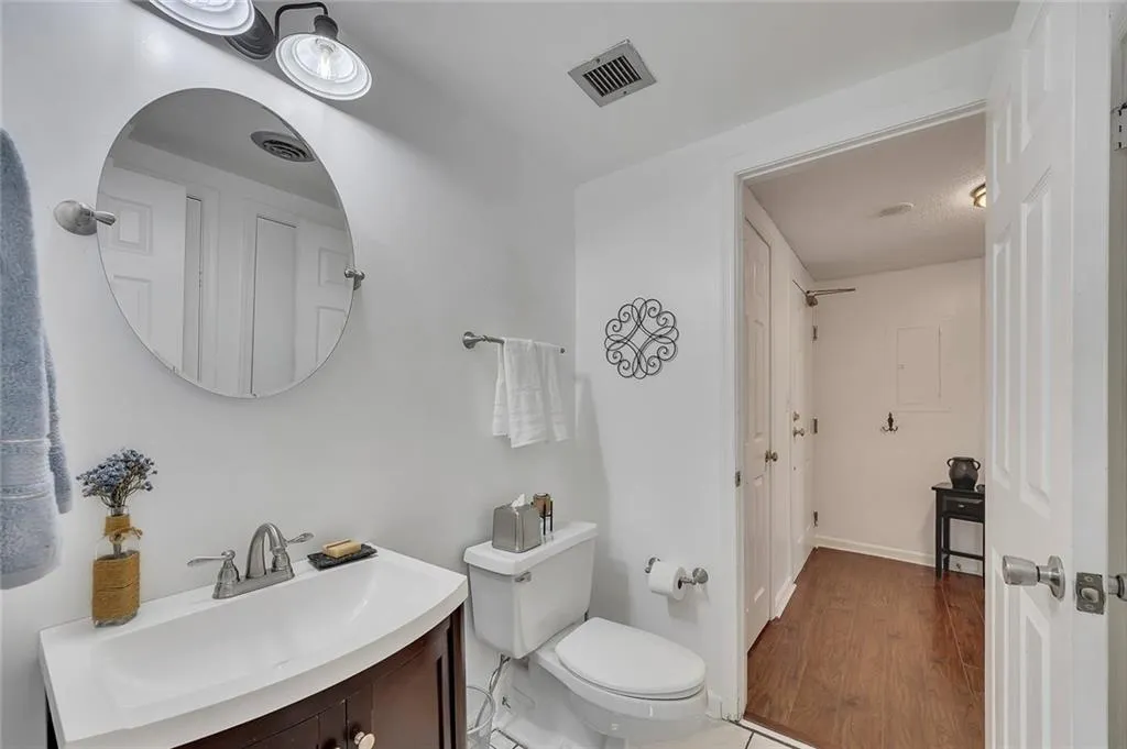 1 Biscayne Drive Nw Unit 302, Atlanta, Georgia 30309, 1 Bedroom Bedrooms, 0 ,1 BathroomBathrooms,Residential,For Sale,1 Biscayne Drive Nw Unit 302,7712016