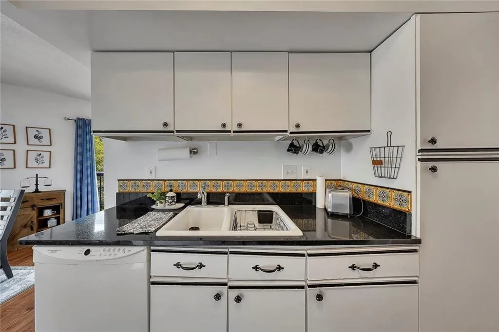 1 Biscayne Drive Nw Unit 302, Atlanta, Georgia 30309, 1 Bedroom Bedrooms, 0 ,1 BathroomBathrooms,Residential,For Sale,1 Biscayne Drive Nw Unit 302,7712016