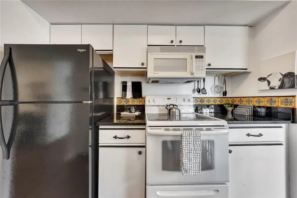1 Biscayne Drive Nw Unit 302, Atlanta, Georgia 30309, 1 Bedroom Bedrooms, 0 ,1 BathroomBathrooms,Residential,For Sale,1 Biscayne Drive Nw Unit 302,7712016