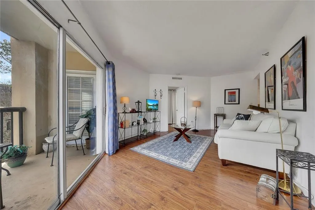 1 Biscayne Drive Nw Unit 302, Atlanta, Georgia 30309, 1 Bedroom Bedrooms, 0 ,1 BathroomBathrooms,Residential,For Sale,1 Biscayne Drive Nw Unit 302,7712016