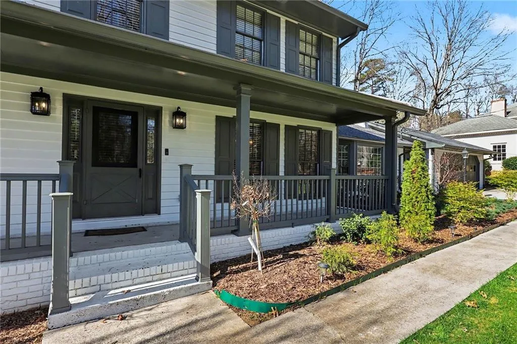 Entrance to property featuring a porch