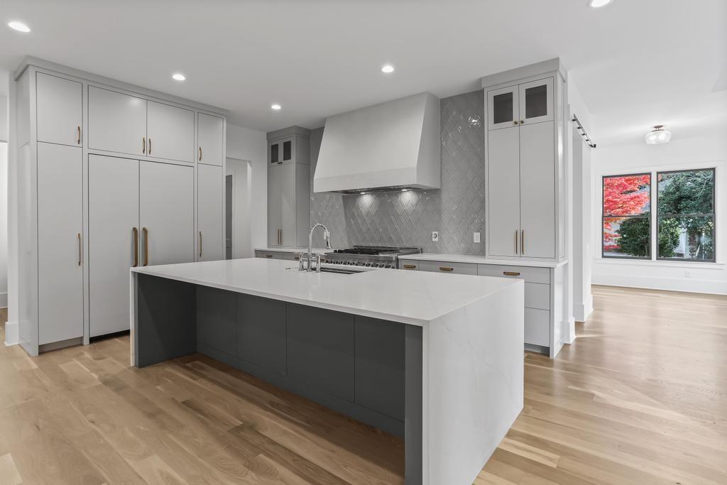 5895 Riverwood Drive, Sandy Springs, Georgia 30328, 5 Bedrooms Bedrooms, ,5 BathroomsBathrooms,Residential,Sold,5895 Riverwood Drive,7201318