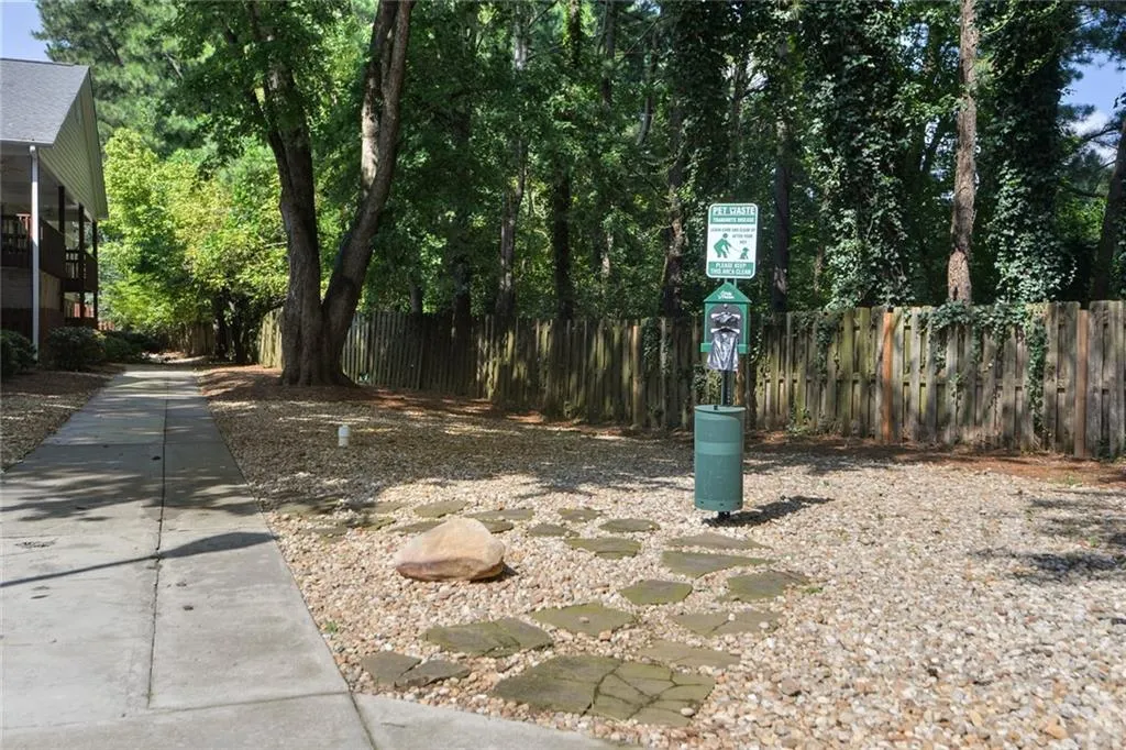 406 Brighton Point, Sandy Springs, Georgia 30328, 2 Bedrooms Bedrooms, ,2 BathroomsBathrooms,Residential,Sold,406 Brighton Point,6775009