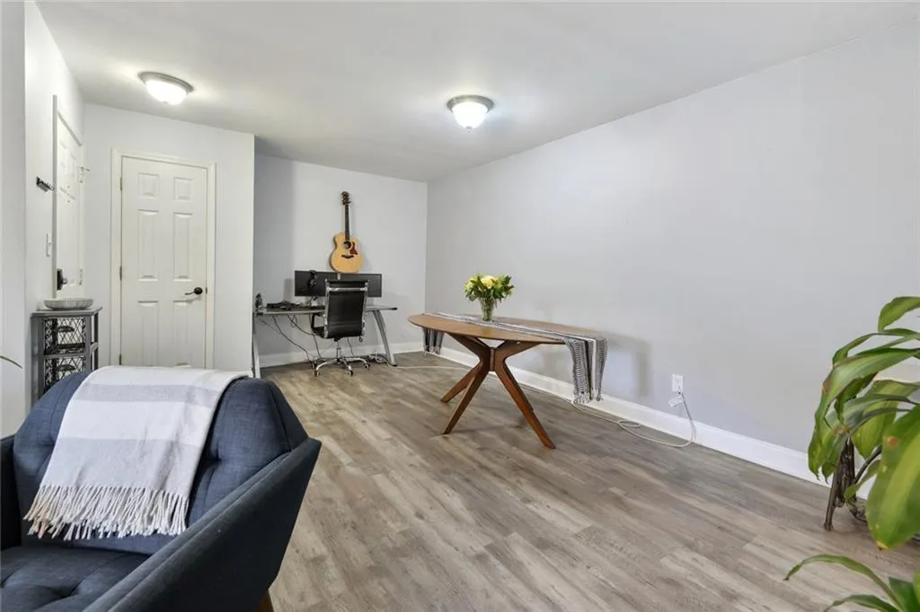 406 Brighton Point, Sandy Springs, Georgia 30328, 2 Bedrooms Bedrooms, ,2 BathroomsBathrooms,Residential,Sold,406 Brighton Point,6775009