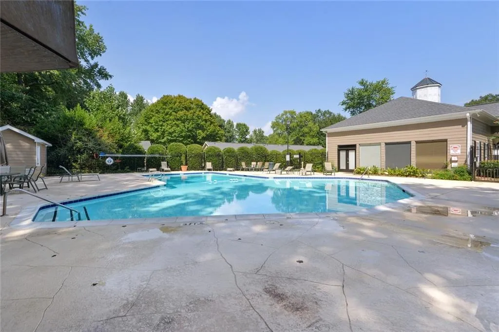 406 Brighton Point, Sandy Springs, Georgia 30328, 2 Bedrooms Bedrooms, ,2 BathroomsBathrooms,Residential,Sold,406 Brighton Point,6775009