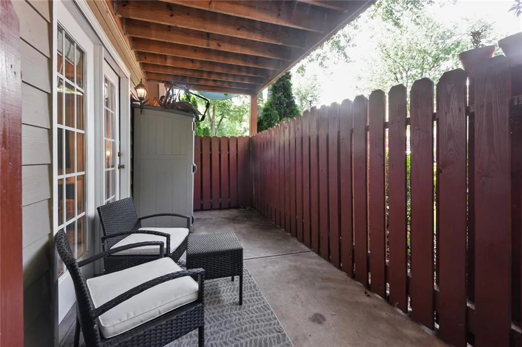 406 Brighton Point, Sandy Springs, Georgia 30328, 2 Bedrooms Bedrooms, ,2 BathroomsBathrooms,Residential,Sold,406 Brighton Point,6775009