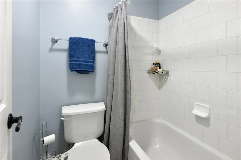 406 Brighton Point, Sandy Springs, Georgia 30328, 2 Bedrooms Bedrooms, ,2 BathroomsBathrooms,Residential,Sold,406 Brighton Point,6775009