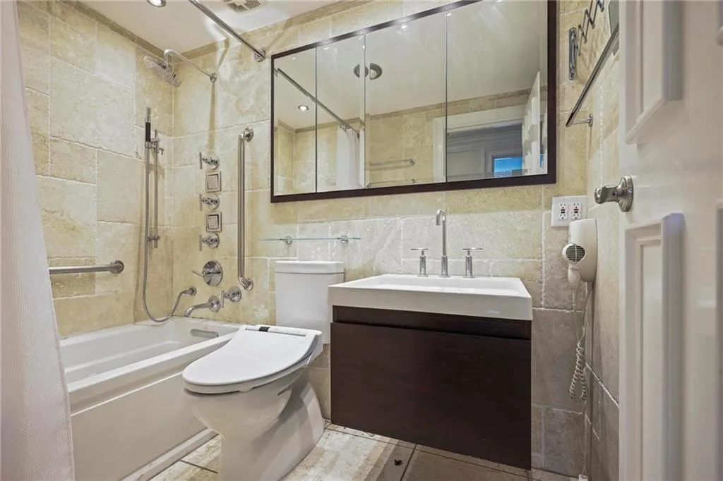 2637 Peachtree Road Ne Unit 407, Atlanta, Georgia 30305, 2 Bedrooms Bedrooms, ,3 BathroomsBathrooms,Residential,For Sale,2637 Peachtree Road Ne Unit 407,7558043